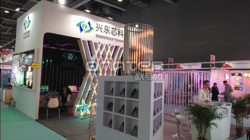 服装店喷绘背景墙加盟代理：揭秘其背后的工艺与价值